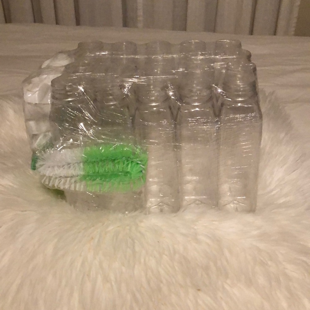 A set off 20 New plastic bottles